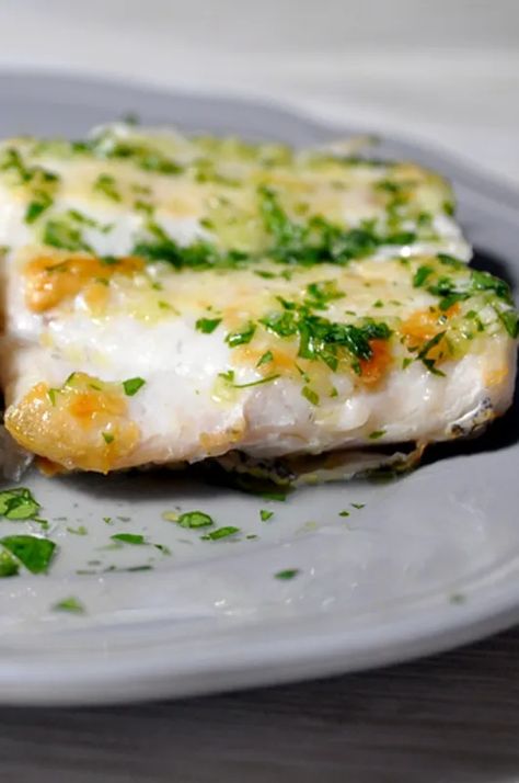 Pan Grilled Hake - Merluza a la Plancha - Spain on a Fork Grilled Hake Fish Recipes, Healthy Hake Fish Recipes, Baked Hake Recipes, Hake Fish, Hake Recipes, Filet Recipes, Fish Dinner Recipes, Low Gi, Easy Fish Recipes