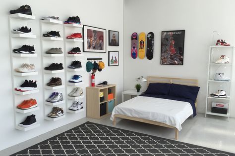 Plenty of space to display your kicks, and even room for a bed. Hypebeast Bedroom, Sneakerhead Bedroom, Sneakerhead Room, Teenager Bedroom Boy, Hypebeast Room, Teenage Boy Room, Boys Room Design, Shoe Room, Hype Beast