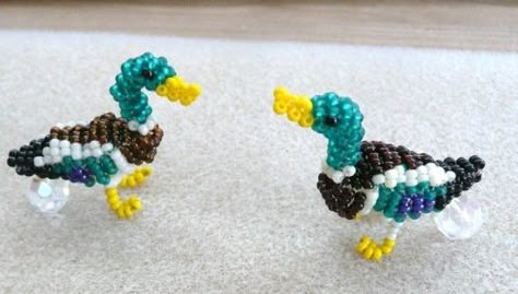 3d Beadwork, Beaded Animals Tutorial, Beaded Creatures, Bead Lizard, Beaded Birds, Bead Animals, 3d Beading, Seed Bead Crafts, 3d Animals