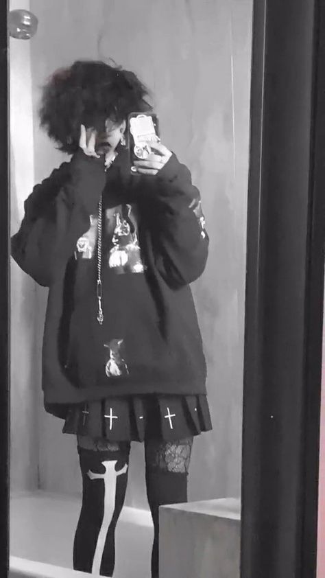 Emo Aesthetic Outfit Boy, Fem Boy Aesthetic Outfits, Fem Boy Fashion, Goth Boy Aesthetic, Goth Boy Outfits, Fem Boy Aesthetic, Goth Aesthetic Outfit, Fem Boy Outfits, Boys Aesthetic Outfits