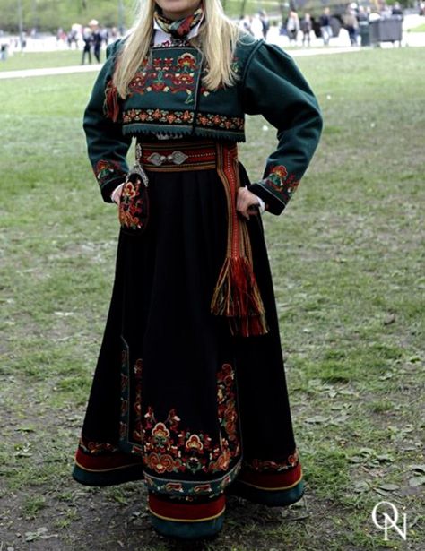 Norwegian Bunad Norwegian Clothing, Norwegian Bunad, Norwegian Fashion, Scandinavian Costume, Norwegian Heritage, Family Photo Outfits Winter, Folk Clothing, Skandinavian Fashion, National Costume