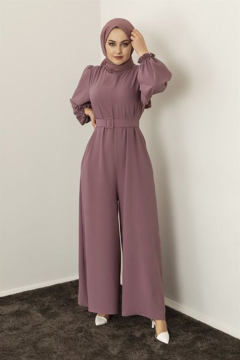 Feminine Short Haircuts, Hijab Jumpsuit, Haircuts Feminine, Jumpsuit Hijab, Jumpsuit Outfit Wedding, Classy Jumpsuit Outfits, Outfits Jumpsuit, Outfit Muslim, Classy Jumpsuit