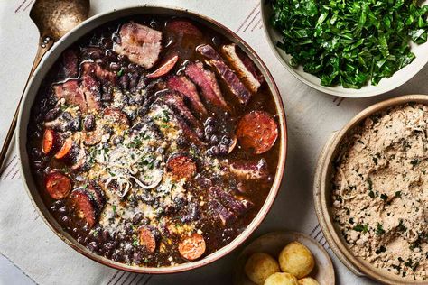 Feijoada Recipe, Latino Food, Smoked Pork Loin, Brazilian Recipes, Pork N Beans, Seared Tuna, Seafood Stew, Menu Planner, Sliced Meat