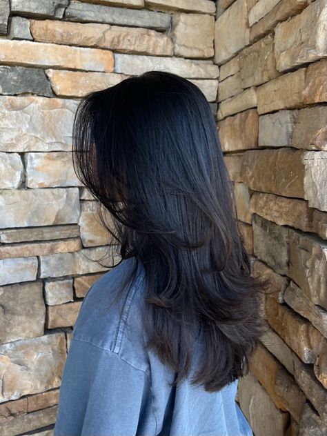 Black Long Layers Hair, Haircut On Black Hair, Layered Haircuts Black Hair, Layered Hair Medium Black, Layered Hair Black Hair, Cute Haircuts For Black Hair, Naturally Black Hair, Layers In Black Hair, Haircuts For Straight Black Hair