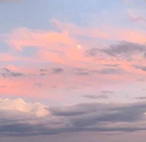 Blue Peach Aesthetic, Strawberry Milk Aesthetic, Sakura Drawing, Sky Gradient, Dreamy Clouds, Love By The Moon, Sky Art Painting, Cozy Life, Pretty Skies