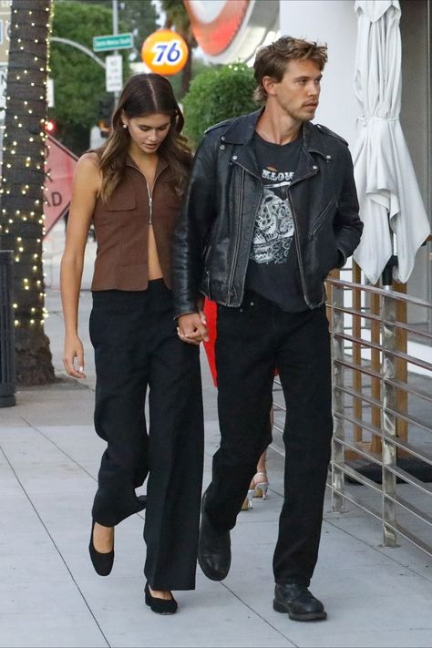 Butler Outfit, Sweater Layering, Mens Outfit Inspiration, Austin Butler, Elegante Casual, Kaia Gerber, August 28, Cool Outfits For Men, Well Dressed Men