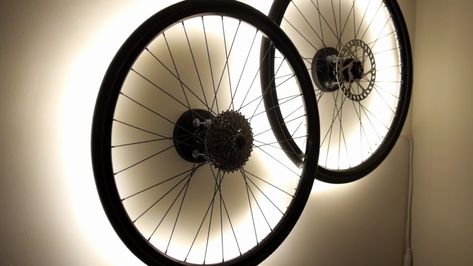 Bicycle Art Diy, Wheel Lamp, Recycled Bike Parts, Restaurant Design Inspiration, Hybrid Bicycle, Wheel Chandelier, Comfort Bike, Led Rope, Wheel Art