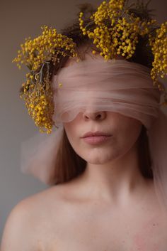 Post Apocalyptic Desert, Flower Photoshoot Editorial, Portrait With Flowers, Flower Shoot, Photoshoot Editorial, Sun Goddess, Flower Photoshoot, Portrait Photoshoot, Golden Flower