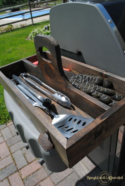 Organize grill accessories with this DIY grill tool box! This makes a great gift for dad or the BBQ master in your family! Utensil Storage Ideas, Bbq Utensil Storage, Bbq Tools Storage, Bbq Utensil Holder, Grilling Gadgets, Grill Accessories Storage, Diy Grill, Diy Bbq, Grilling Utensils