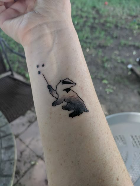 Hufflepuff Badger tattoo 🖤💛 Hufflepuff Tattoo, Tiny Harry Potter Tattoos, Badger Tattoo, Hufflepuff Badger, Hp Tattoo, Hufflepuff Pride, Pride Wear, Harry Potter Tattoos, Harry Potter Tattoo