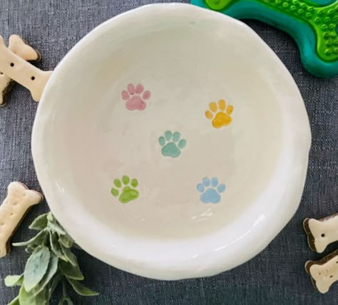 Ceramic Painting Dog Bowl, Pottery Painting Ideas Dog Bowl, Hand Painted Dog Bowl, Dog Pottery Painting, Dog Bowl Painting Ideas, Dog Bowl Pottery Painting, Cute Clay Bowl, Dog Bowl Painting, Ceramic Dog Bowl Painting Ideas