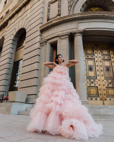 Extra Photoshoot Ideas, Big Dress Photoshoot, Tulle Dress Photoshoot, Gown Editorial, Tulle Photoshoot, Ligth Pink, Recital Poster, Barbie Photoshoot, Dreamy Photoshoot