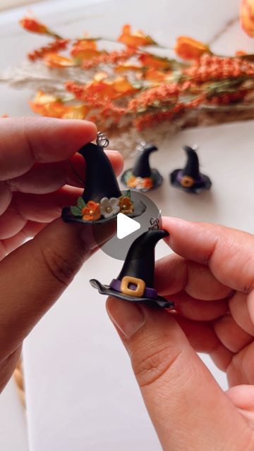 Polymer Clay Ghost Earrings Tutorial, Polymer Clay Witch Hat Earrings, Polymer Clay Ladybug Earrings, Polymer Clay Witch Hat, Skull Polymer Clay Earrings, Witch Clay Crafts, Polymer Keychain Ideas, Polymer Clay How To, Polymer Clay Halloween Ideas