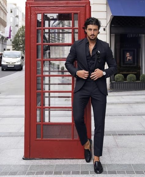 Men’s Suit Style, Black Mens Clothing Styles Modern Gentleman, All Black Outfit Men Classy, Black Blazer Outfit Men, Prom Looks For Guys, Black Wedding Guest Outfits, All Black Tuxedo, Rowan Row, Fat Style