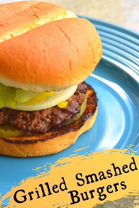 Beef Patties Recipes, Smashed Burgers, Grilled Burger Recipes, Smash Burger Recipe, Ground Beef Chili, Outside Grill, Smash Burgers, Healthy Burger, Blackstone Griddle