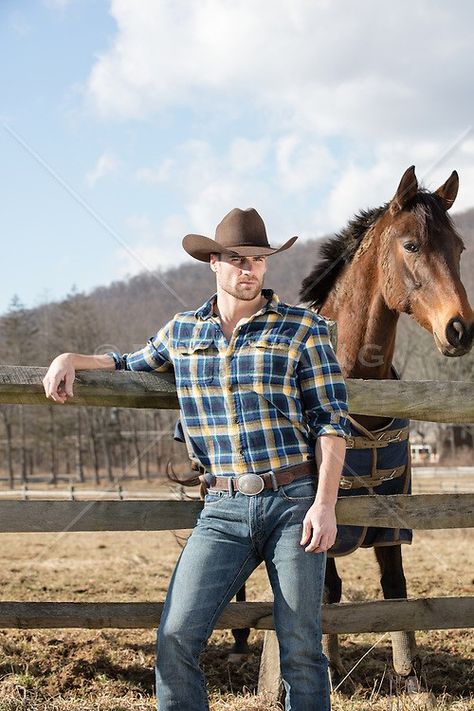 Cowboy With Horse, Cowboy Outfit For Men, Handsome Cowboys, American Cowboy, Cowboys Men, Estilo Country, Outfits Hombre, Cowboy Outfits, Country Men