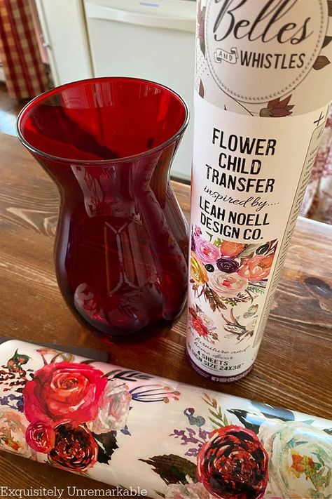 Colored Red Vase Makeover Thrift Store Vase Makeover, Red Vase Decorating Ideas, Repurpose Vases, Repurposed Vases, Glass Vase Makeover, Red Vase Decor, Vases Decor Living Room, Reuse Candle Jars, Vase Makeover