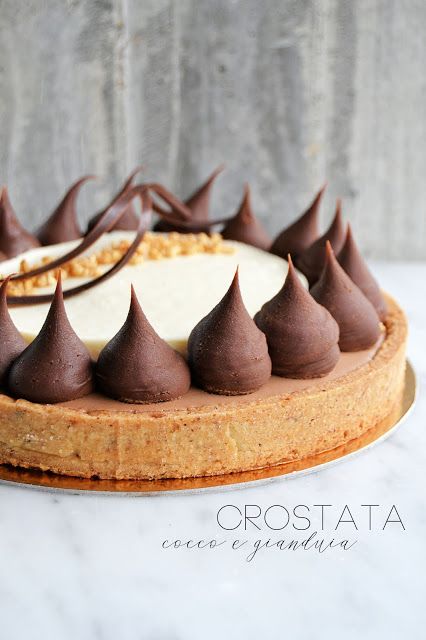 CROSTATA GIANDUIA E COCCO. | Io e Brigante: pasticceria virtuale. Holiday Cooking Christmas, Modern Cakes, Creative Desserts, Brownie Cake, Sweet Tarts, Holiday Cooking, Sweet Cakes, Christmas Desserts, Party Cakes