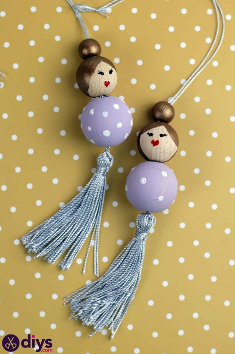 Wooden pearl doll project - DIYs.com Tassen Hanger, Beaded Ornaments Diy, Doll Ornaments, Ornament Diy, Pearls Diy, Diy Trends, Doll Sewing Patterns, Beaded Ornaments, Hand Painting