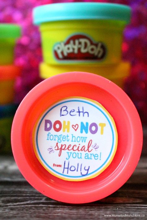 Play-Doh Valentine Tag - free printable classroom Valentine Valentines Diy Kids, Valentines Bricolage, Class Valentines, Valentine Gifts For Kids, Preschool Valentines, Classroom Gifts, Valentines Day Food, Valentines Day Activities, Valentine Tags