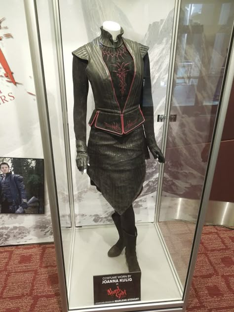 Original witch costumes from Hansel & Gretel: Witch Hunters on display... Dothraki Costume, Rogue Costume, Hunter Dress, Battle Mage, Film Costumes, Hansel Gretel, Witch Costumes, Gemma Arterton, Hollywood Movie