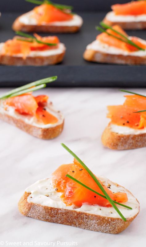 This scrumptious Smoked Salmon and Boursin Crostini has few ingredients, can be assembled in minutes and most importantly is sure to impress your guests. Boursin Crostini, Salmon And Cream Cheese, Smoked Salmon Appetizer, Salmon Appetizer, Capers Recipe, Crostini Appetizers, Wedding Appetizers, Boursin Cheese, Elegant Appetizers