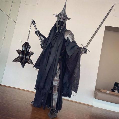 Witch King Of Angmar, Planet Comics, King Costume, Crazy Costumes, People With Disabilities, Halloween Inspo, Beautiful Costumes, Spooky Scary, Halloween Looks