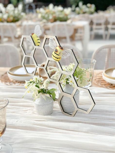 First Bee Day Party Centerpieces, First Bee Day Centerpieces, Bee Retirement Party, First Bee Day Table Decor, Baby Shower Bee Theme Decorations, Bee Themed Birthday, Birthday Celebration Ideas, Happy Bee Day, Bee Themed Birthday Party