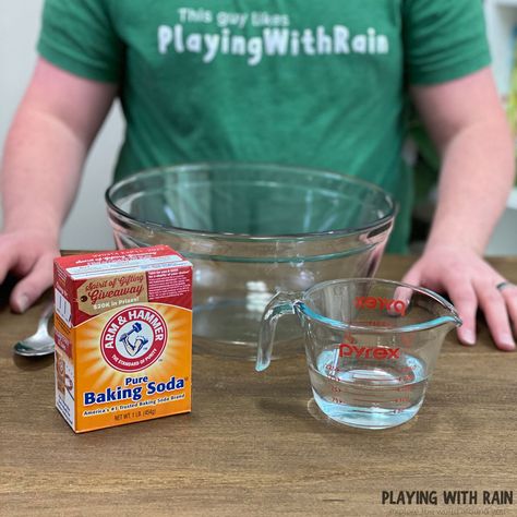 Baking Soda Science For Kids, Baking Soda Snow Recipe, Making Snow With Baking Soda, How To Make Instant Snow, Instant Snow Recipe, Baking Soda Experiments For Kids, Baking Soda Snow, Make Fake Snow, Snow Recipe