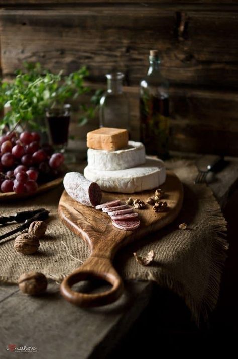 Dark Food Photography, I Love Nature, Party Finger Foods, Western Food, Best Cheese, Cricket Bat, Food Photography Styling, Food Platters, Fabulous Foods