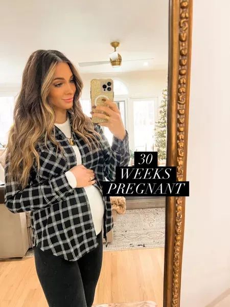 Leggings Outfit Pregnant, Outfit Pregnant, Flare Leggings Outfit, 30 Weeks Pregnant, Maternity Photo Outfits, Maternity Outfit, 3 Hearts, Flared Leggings, Leggings Outfit