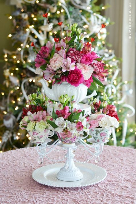 Tea Party Centerpieces Diy, Teapot Centerpiece, Party Centerpieces Diy, Elegant Tablescapes, Tea Party Centerpieces, Valentines Tea Party, Teacup Flowers, Tea Flowers, Flower Projects