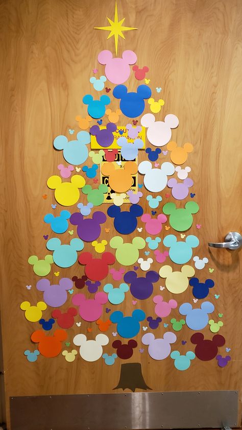 Christmas Door Decorating Contest Mickey Mouse, Mickey Mouse Christmas Door Decorations For School, Disney Holiday Door Decorations, Disney Xmas Decorations Diy, Disney Door Decorations Christmas, Disney Christmas Cubicle Decorations, Stitch Christmas Door Decorations, Diy Disney Door Decorations, Disney Holiday Classroom Door