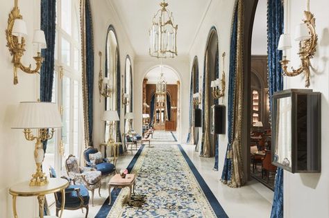 The lobby Luxury Entryway, Hall Entrada, Parisian Hotel, The Ritz Paris, Ritz Paris, Entryway Lighting, European Home Decor, Hotel Interior Design, Furniture Luxury