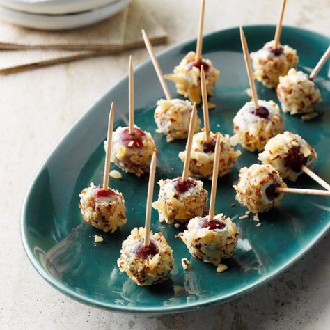 Cheese grape appetizers Grapes And Cream Cheese, Grape Appetizers, Potato Croquette Recipe, One Bite Appetizers, Cream Cheese Appetizer, Cheese Appetizer, Make Ahead Appetizers, Kalamazoo Michigan, Seasoned Bread Crumbs