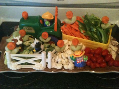 Farm inspired Veggie Tray I created Farm Themed Veggie Tray, Farm Veggie Tray, Animal Veggie Tray, Vegetable Tray Ideas, Shrek Birthday, Vegetable Tray, Shower Trays, Tray Ideas, Veggie Tray