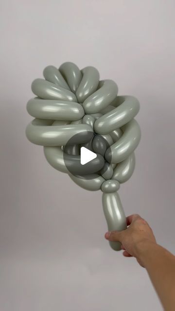 Balloon Leaves, Leaf Balloon, Balloon Business, Balloons Ideas, Twisting Balloons, Balloon Artist, Balloon Crafts, Balloon Twisting, Balloon Ideas