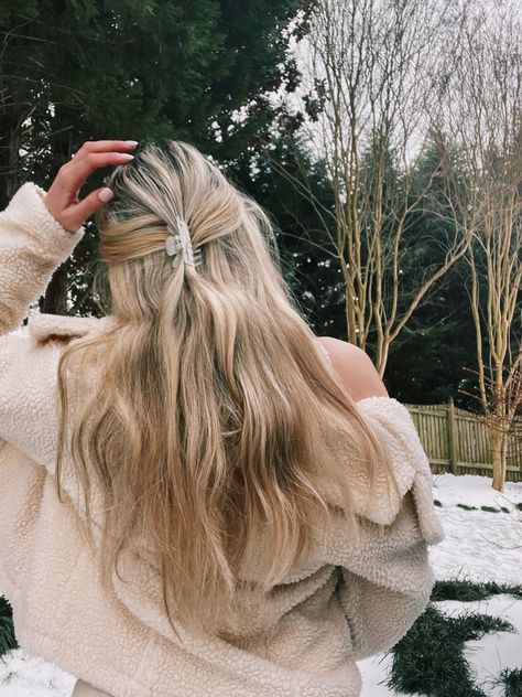 See more of alliiiisoooon’s content on VSCO. Elsie Aesthetic, Blonde Hair Winter, Hairstyles Claw Clip, Hairstyles Blonde Hair, Woodland Wedding Hair, Claw Clip Hairstyles, Hair Winter, Bride Hair Clips, Hairstyles Blonde