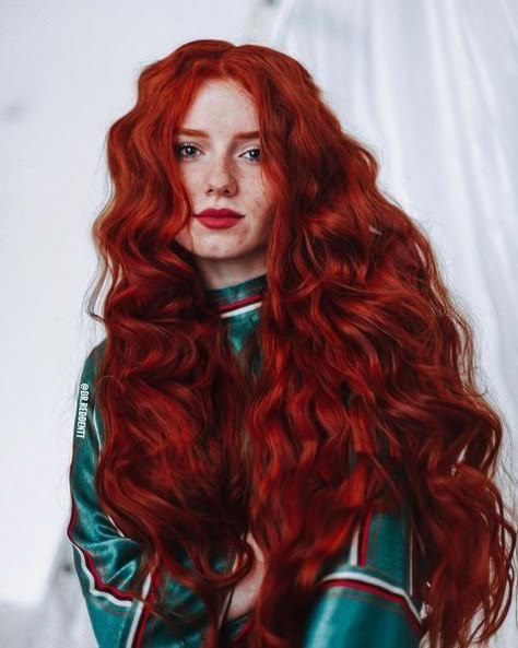 Photographie Portrait Inspiration, Burgundy Hair, Red Hair Color, Hair Reference, Hair Inspo Color, Ginger Hair, Dream Hair, Hair Dye, Hair Colors