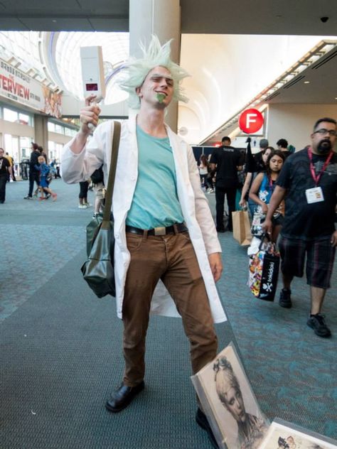 something like this Rick Sanchez Costume, Rick Cosplay, Rick And Morty Costume, Morty Costume, Rick And Morty Comic, Rick And Morty Image, Halloween Couple, Cabello Hair, Rick Sanchez