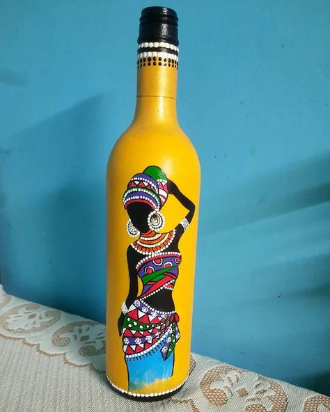 Creative Paper Crafts, Glass Bottle Painting, Fun Diy Ideas, Bottles Decoration Diy, Beer Bottle Art, Bottle Art Projects, Painted Glass Bottles, Plastic Bottle Art, Hand Painted Bottles