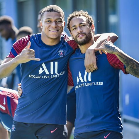 Friends, teammates, champions #Neymar & #Mbappe 💥💥 Neymar And Mbappe, Mbappe And Neymar, Real Madrid Gareth Bale, Football Friends, Neymar Mbappe, Kobe Bryant Lebron James, Lionel Messi Fc Barcelona, Alex Morgan Soccer, Messi Neymar