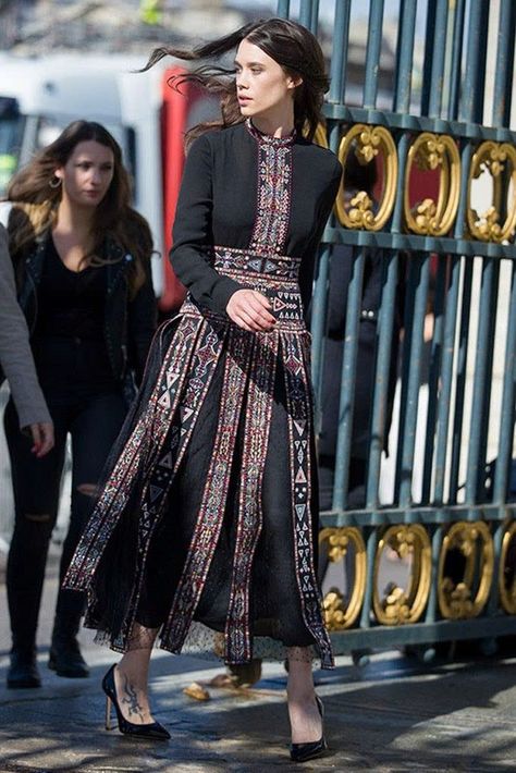 Street Style Accessories, Traditional Accessories, Persian Fashion, Simple Frocks, Traditional Dresses Designs, Moroccan Fashion, Casual Indian Fashion, Hijabi Fashion Casual, Moroccan Dress