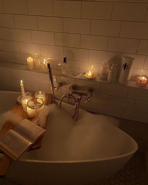 Candle Lit Bath Aesthetic, Candles Bathtub, Candle Light Bath, Bathroom Downstairs, Bathroom Night Light, Aesthetic Bath, Bath Aesthetic, Bathroom Oasis, Luxurious Spa