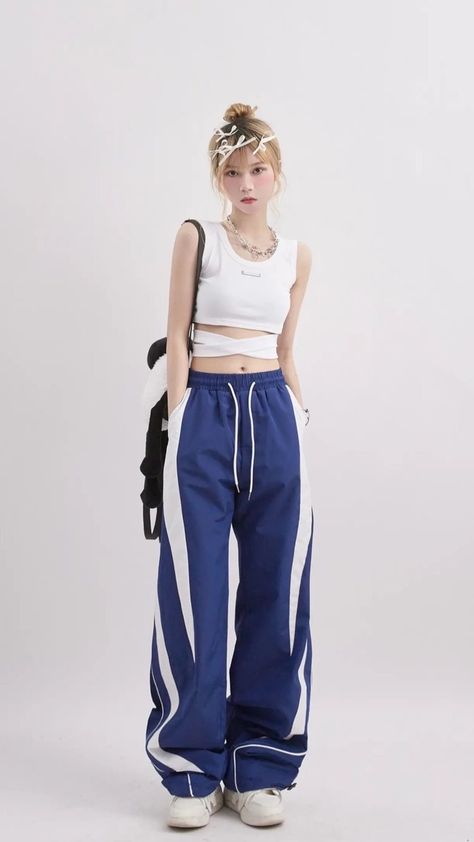 Kpop Fashion Women, Outfit Ideaa, Ropa Upcycling, Dance Outfits Practice, Practice Outfits, Simple Trendy Outfits, Sporty Outfits, Stage Outfits, Kpop Outfits