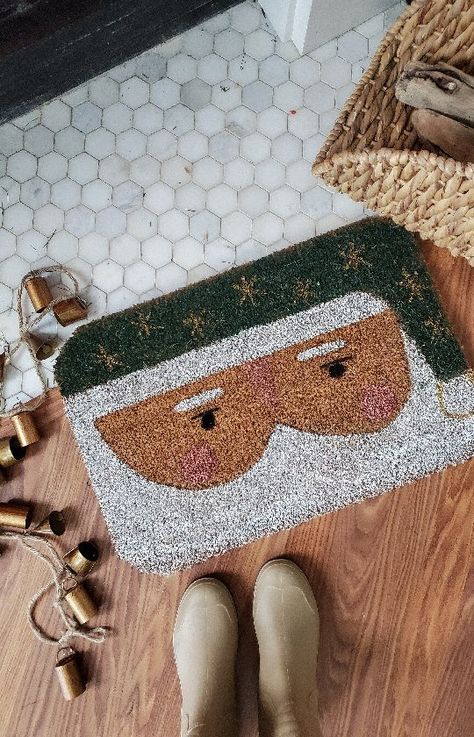 Christmas Door Rug, Diy Winter Doormat, Christmas Door Mat Ideas Diy, Diy Painted Doormat Christmas, Coir Doormat Diy Christmas, Winter Doormat Ideas, Painted Doormat Ideas, Christmas Diy Doormat, Diy Doormat Christmas