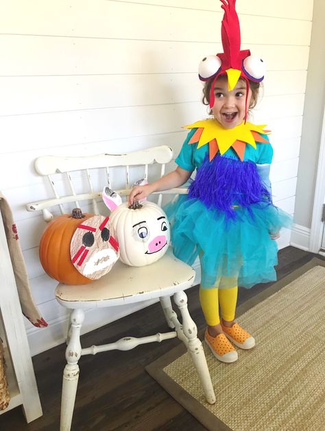 Moana inspired Hei Hei costume 🌸 Hai Hai Moana Chicken Costume, Moana Pig Pua Costume Diy, Moana Hei Hei Costume, Hei Hei Costume Diy Adult, Moana Villagers Costumes, Diy Hei Hei Costume, Moana Family Costumes, Heihei Costume, Hei Hei Costume