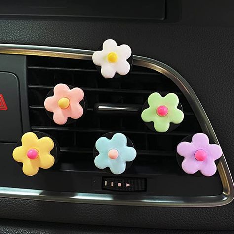 Aesthetic Car Accesories, Flower Car Air Freshener, Aesthetic Air Freshener, Car Things Ideas, Teen Girl Car Accessories, Car Things For Girls Ideas, Girl Car Decor, Car Takeover, Girl Car Accessories