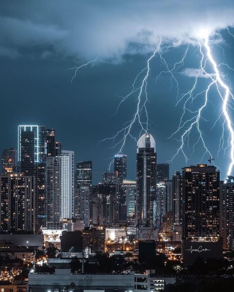 Thunderstorm over Miami, Florida at night. Florida At Night, E.t Art, My Kind Of Town, Night Driving, Kinds Of People, Miami Florida, Seattle Skyline, San Francisco Skyline, Night Time