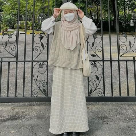 Outfit Muslimah Aesthetic, Hijabi Dress Outfits, Minimalist Hijab Outfit, Hijab Outfit Inspiration, Aesthetic Muslim Outfits, Ootd Muslim, Outfit Muslim, Muslimah Fashion Casual, Rok Outfit